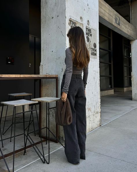 Mecah May Wirht | getting reallllll excited for fall hehe | Instagram Elegant Autumn Outfit, Excited For Fall, Brown Outfit, Grey Outfit, Classy Chic, Autumn Outfit, Winter Fashion Outfits, Minimalist Outfit, Capsule Wardrobe