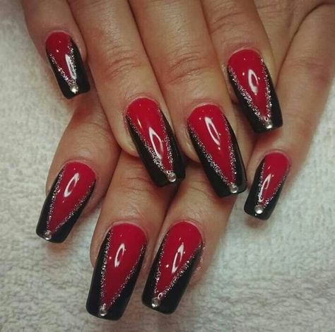 Red Nails Glitter, Silver Nail Art, Punk Nails, Fall Nail Art Designs, Amazing Nails, Pretty Nail Art Designs, Red Nail Designs, Makijaż Smokey Eye, Black Nail Designs