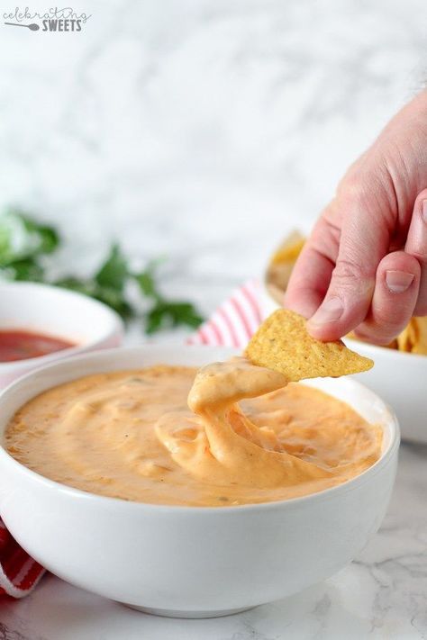 Queso Dip No Velveeta, Nachos In Air Fryer, Real Cheese Queso Dip, Queso Mac And Cheese, Cheesy Queso Dip, Cheese Queso Dip, Cheddar Cheese Dip, Homemade Queso, Baked Potato Dip