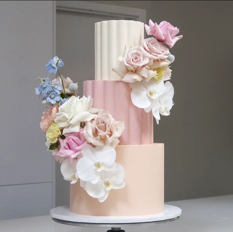 Nutella Birthday Cake, Scalloped Cake, Elegant Birthday Cakes, Wedding Mood Board, Wedding Cake Designs, Cake Decorating Tips, Cute Cakes, Tiered Cakes, Cake Art