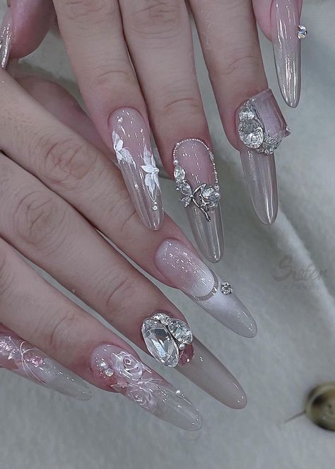 Nail Douyin, Nail 2024, Nail Box, Pretty Gel Nails, Cute Makeup Looks, Bridal Nails, Mix Style, Manicure Y Pedicure, Bling Nails