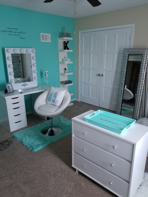 Yenni Para Makeup Room Ideas, Makeup Room Decor, Dekorasi Kamar Tidur, Casa Vintage, Glam Room, Girl Bedroom Designs, Dressing Area, Teen Room Decor, Teen Bedroom Decor