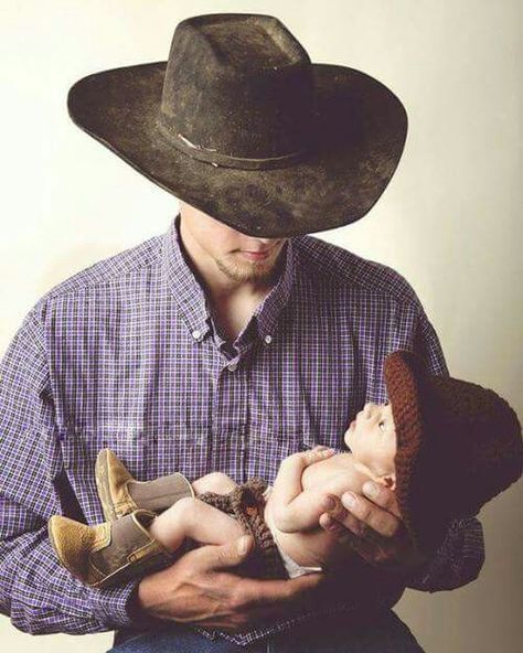 Cowboys and babies Baby Boy Newborn Pictures, Cowboy Baby, Newborn Photography Poses, Baby Boy Photography, Boy Fits, Country Kids, Baby Cowboy, Foto Poses