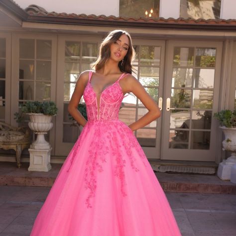 Pink Prom Ball Gown, Pink Flowy Prom Dress, Hot Pink Wedding Dress, Pink Ball Dresses, Hot Pink Prom Dresses, Museum Restaurant, Flowy Prom Dresses, Graduation Fashion, Pageant Queen