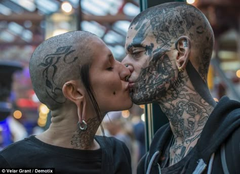 Share the love: This kissing couple are clearly big fans of tattoos and are also sporting flesh tunnels in their ears Cool Guy Tattoos, Tattoed Couples, Tattooed Couples, Guy Tattoos, Lotus Flower Tattoo Design, Bat Ears, Throat Tattoo, Weekend In London, Flesh Tunnel