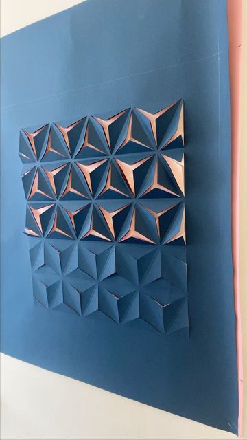 Origami Wall Art Diy, Folding Paper Art, Paper Mechanics Design, Geometric Paper Art, Paper Folding Designs, Paper Folding Techniques, Paper Mechanics, Origami Wall Art, Paper Folding Art