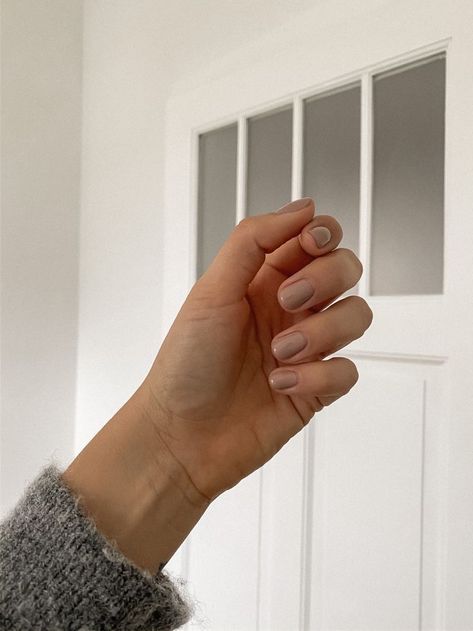 Nagellack Trends, Minimalist Nail Art, Edgy Nails, Beige Nails, Classy Acrylic Nails, Shellac Nails, Dark Nails, Short Acrylic Nails Designs, Nail Jewelry