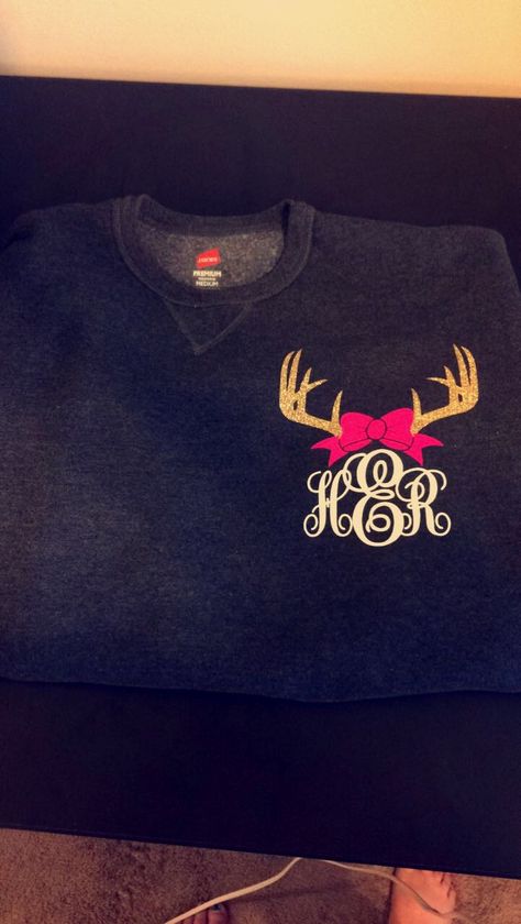 Monogram crewneck. Deer antlers with bow! Cricut iron on vinyl project. Monogram Shirts Vinyl, Deer Shirts, Christmas Monogram Shirt, Cricut Iron On Vinyl, Monogram Shirt, Monogram Outfit, Vinyl Monogram, Monogram Shirts, Vinyl Gifts