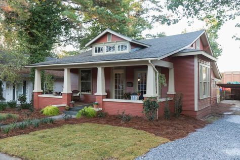 1920s Front Porch, 1920s Home Exterior, Craftsman Bungalow Porch, Mountainside Homes, 1920 Craftsman Style Homes, Craftsman Front Porch Ideas, 1920 Craftsman Bungalow, Craftsman Front Porch, 1920s Craftsman Bungalows