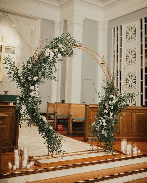 Wedding Arch Greenery, Indoor Wedding Decorations, Wedding Photo Walls, Round Arch, Wedding Background Decoration, Dried Flowers Wedding, Floral Wedding Decorations, Arch Decoration, Arch Decoration Wedding