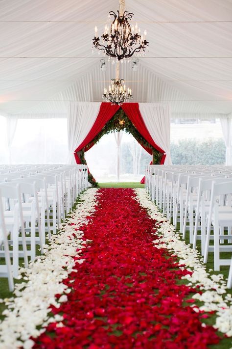 Christmas Wedding Inspiration, Red Wedding Decorations, White Wedding Decorations, Christmas Wedding Decorations, Red And White Weddings, Red Wedding Theme, Red Christmas Decor, Red Rose Wedding, Wedding Decorations On A Budget