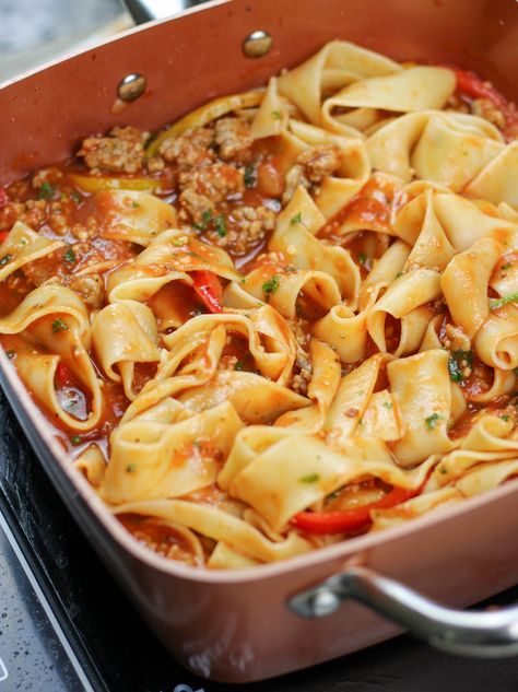 Italian Drunken Noodles, Grain Dishes, Fettuccine Noodles, Grandma Cooking, Drunken Noodles, Boricua Recipes, Italian Pasta Recipes, Spicy Sausage, Grandmas Recipes