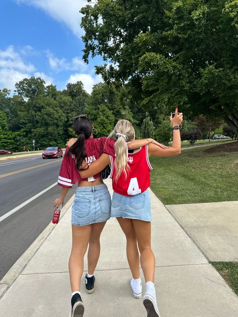 Usc Football Game Outfit, Wisco Gameday Outfits, Cute College Game Day Outfits, Iu Tailgate Outfit, Rutgers Game Day Outfit, Usc Game Day Outfit, Usc Tailgate Outfit, Indiana Game Day Outfit, Red Tailgate Outfit