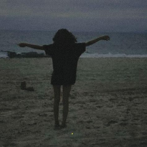 Rowan Core, Introvert Vibes, The Backseat Lovers, Happy Alone, Uk Summer, Lonely Girl, Dreamy Photography, Teen Summer, Mia 3