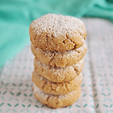 Spanish Almond Cookies Recipe Dessert Empanadas Recipe, Spanish Cookies, Authentic Spanish Recipes, Traditional Spanish Recipes, Spanish Desserts, Almond Meal Cookies, Almond Cookies, Portuguese Recipes, Toasted Almonds