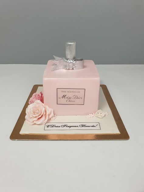 Unique Cake Design For Women, Perfume Cake Ideas, Chanel Birthday Cake, Model Cake, Modern Birthday Cakes, Unique Cakes Designs, Queen Cakes, Ballerina Cakes, Luxury Cake