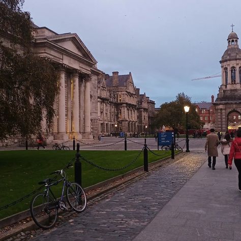 Dublin City University, Trinity College Aesthetic, Trinity College Dublin Aesthetic, Vienna Waits For You, Ireland Aesthetic, Moving To Ireland, Trinity College Dublin, Trinity College, Move Abroad