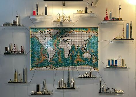 Updated Skylines With World Map Lego Architecture Display Ideas, Home Office Lego Display, Lego Display Room Ideas, Lego Room Ideas For Adults, Lego Display Ideas Adult, Lego Decorations Room, Lego Home Decor, Lego Set Display, Lego Displays