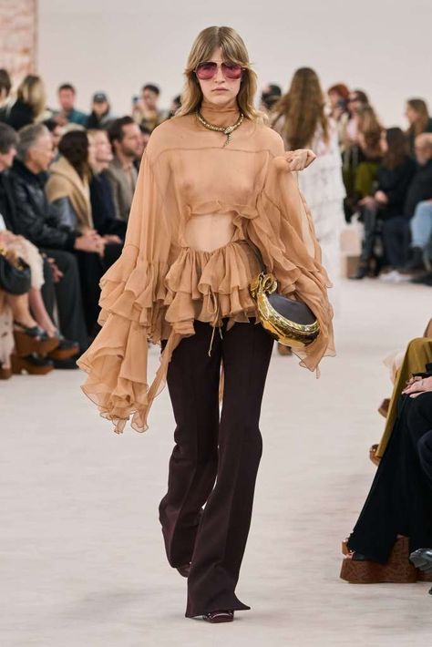 Chloe FW24 Women at Paris Fashion Week Chloe Fw 2024, Chloe Runway 2024, Chloe Runway, Trend Prediction, Couture Ideas, Fall Winter 2024, French Chic, All Images, Spring 2023