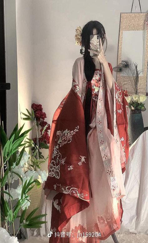 Historical Chinese Clothing, Chinese Gown, Traditional Asian Dress, Hanfu Girl, Chinese Traditional Dress, Chinese Style Dress, Traditional Chinese Dress, Old Fashion Dresses, Hanfu Dress