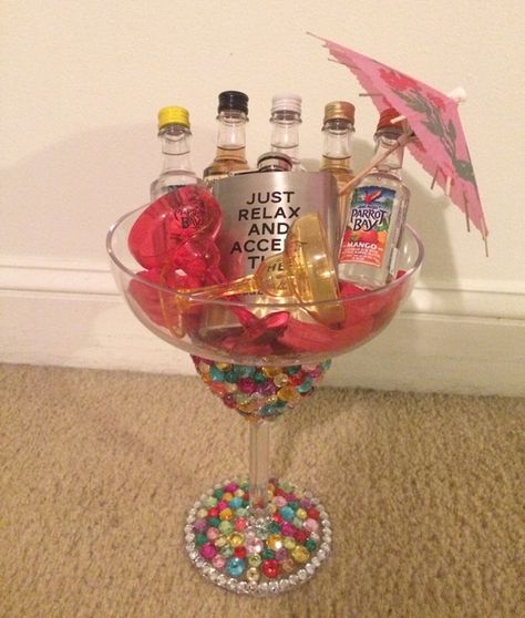 21st birthday gift idea! Oversized margarita glass decorated with nips and drink umbrellas Margarita Birthday Gift, Margarita Glasses Diy, Wine Glass Gifts Ideas, Margarita Gift, Giant Wine Glass, 21 Birthday Wine Glass, Margarita Gifts, Drink Umbrellas, Liquor Gifts