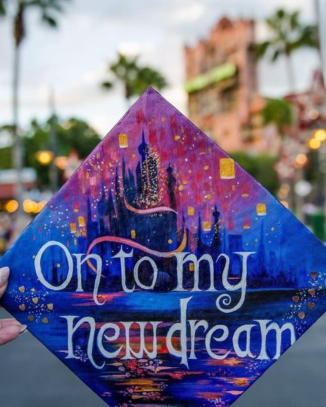 Disney Grad Caps, Grad Cap Design, Disney Graduation Cap, Teacher Graduation Cap, Funny Graduation Caps, Creative Graduation Caps, Disney Graduation, College Grad Cap Ideas, Grad Cap Decorated