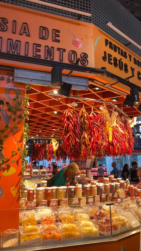 Barcelona market La Rambla Barcelona Market, La Boqueria Barcelona, Barcelona Aesthetic, Barcelona Photography, Barcelona Spain Travel, Barcelona Food, La Boqueria, Barcelona Spain, Spain Travel