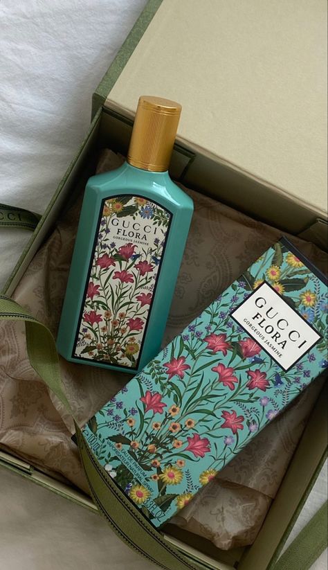 Perfume Snapchat, Gucci Fragrance, Koleksi Parfum, Gucci Perfume, Shopping Pictures, Antlers Decor, Fragrances Perfume Woman, Perfume Body Spray, Cute Diy Room Decor