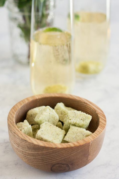 Diy Sugar Cubes, Sugar Cubes Recipe, Infused Sugar Cubes, Cocktail Cubes, Sugar Cubes Diy, Cocktail Jars, Infused Cocktails, Sparkling Grape Juice, Winter Holiday Recipes