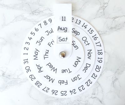 Vikalpah: DIY round Perpetual Calendar with free printable template + free cut files for Silhouette Perpetual Calendar Diy, Kerajinan Diy, Creative Calendar, Free Silhouette Cut Files, Calendar Craft, Idee Cricut, Unique Calendar, Diy Calendar, Printable Calendar Template