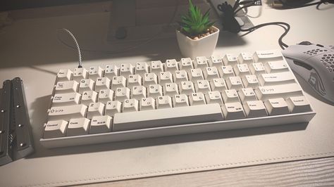 Clear Mechanical Keyboard, White Aesthetic Keyboard, White Keyboard Aesthetic, Keyboards Aesthetic, Istj Aesthetic, Aesthetic Keyboards, Keyboard Aesthetic, Aesthetic Keyboard, White Speakers