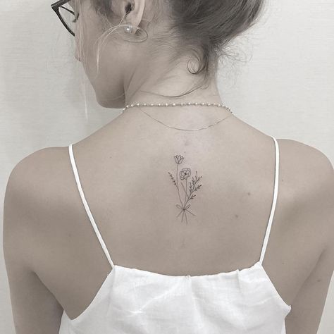 Small Back Tattoos, Flower Spine Tattoos, Upper Back Tattoos, Spine Tattoos For Women, Парные Тату, Spine Tattoo, Back Tattoo Women, Dainty Tattoos, Spine Tattoos