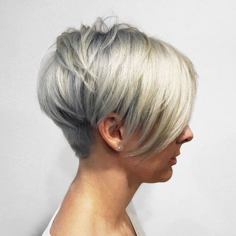 Gray and Blonde Metallic Pixie Bob Kort Bob, Longer Pixie Haircut, Icy Blonde Hair, Really Short Hair, Cute Short Haircuts, Long Pixie Cuts, Great Haircuts, Short Layered Haircuts, Long Bangs