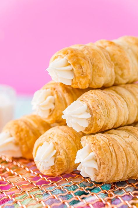 This easy Cream Horns recipe is made with puff pastry that's wrapped and baked until golden a flaky and filled with a sweet and fluffy cream filling! Nut Horns With Yeast, Homemade Cream Horns, Cream Horns Recipe, Pastry Horns, Cream Filling Recipe, Lady Locks, Cream Horn, Pastries Recipes Dessert, Pepperidge Farm Puff Pastry