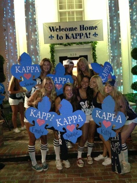 Kappa Kappa Gamma at University of Southern California #KappaKappaGamma #KKG #Kappa #BidDay #FleurDeLis #sorority #USC Usc Kappa Kappa Gamma, Usc Sorority, Sorority Girls, Alpha Gam, Sorority Merch, Founders Day, Go Greek, Kappa Kappa Gamma, Sorority Girl