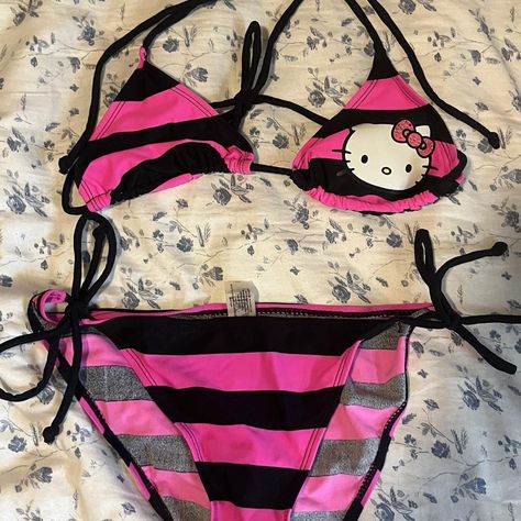 Cute Bathing Suits Hello Kitty, Cute Emo Bikinis, Alt Bathing Suits, Hello Kitty Bras, Scene Swimsuit, Swimming Fits, Hello Kitty Bathing Suit, Hello Kitty Swimsuit, Scene Emo Fashion