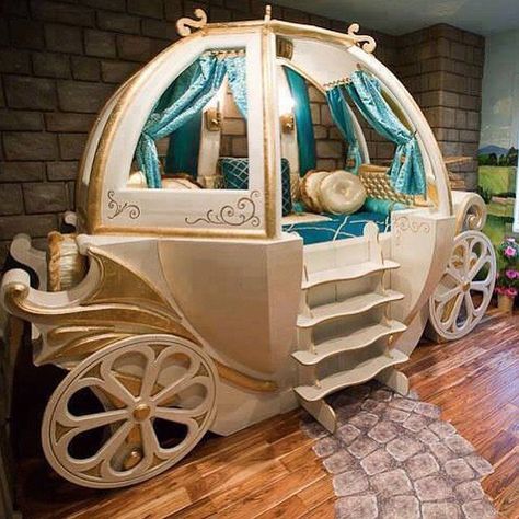 Bridges, slides, and carriages, oh my! These are definitely the craziest kids rooms we've ever seen! Gelukkige Baby, Carriage Bed, Theme Hotel, Disney Bedrooms, Cabinet Painting, Fantasy Bedroom, Princess Bedroom, Smart Tiles, Disney Rooms