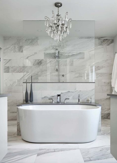 35+ Fabulous freestanding bathtub ideas for a luxurious soak Beautiful Master Bathrooms, Ideas Baños, Marble Tile Bathroom, Bathroom Retreat, Timeless Bathroom, Bathtub Remodel, Bad Inspiration, Marble Bathroom, Bath Tub