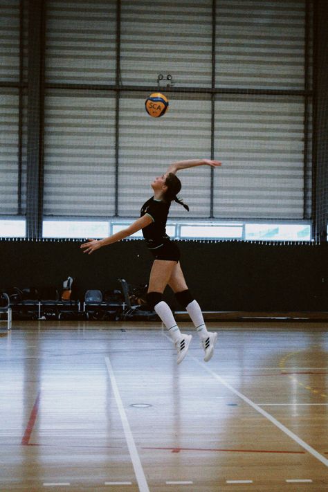 Volleyball Serving Drills, Volleyball Serve, Patrick Watson, Volleyball Photography, Volleyball Wallpaper, Volleyball Photos, Volleyball Inspiration, Volleyball Tips, Volleyball Training