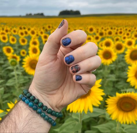 📚A subscription box-esque mani moment. I mixed “Royal Brocade” with “Book worm” 🐛 and capped them off with “First Edition” #colorstreet #sunflowers Royal Brocade Color Street, Street Nails, Book Worm, Color Street Nails, Color Street, Subscription Box, Book Worms, Top 10, Sunflower