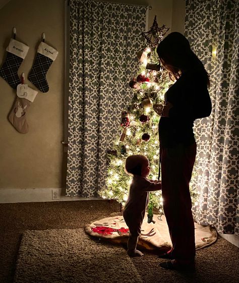 Christmas tree lights silouette pregnancy announcement with mother and first son Diy Christmas Maternity Photoshoot, Maternity Christmas Tree Photo, Christmas Tree Pregnancy Announcement, Christmas Tree Maternity Pictures, Pregnancy Christmas Pictures, Maternity Christmas Pictures, 3rd Pregnancy Announcement, Christmas Maternity, Christmas Pic