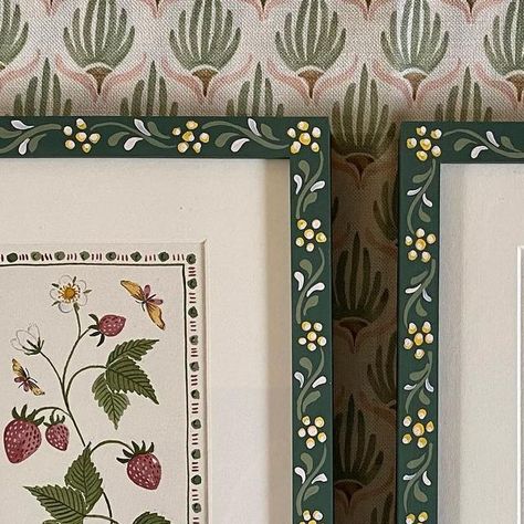 Folk Art Frame, Hand Painted Border Designs, Decorative Frames Ideas, Painting Picture Frames Diy Ideas, Diy Painted Frame, Hand Painted Frames Ideas, Painted Picture Frames Ideas, Frame Painting Ideas Diy, Painted Picture Frames Diy