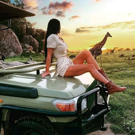 Safari Pose Ideas, Safari Park Outfits, Zimbabwe Outfits, Game Drive Outfits Women, Game Drive Safari Outfits Women, Africa Photoshoot, Safari Photoshoot, Safari Outfit Women, Africa Safari Clothes