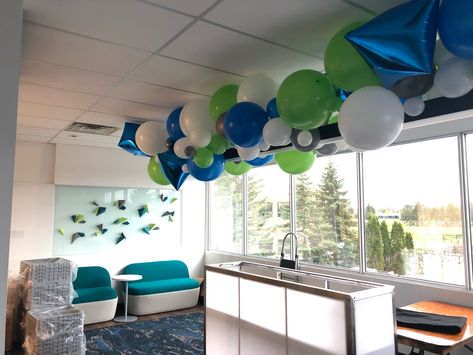 These foil geometric-shaped balloons were so fun! Want to recreate this balloon garland? Request these colours when you are placing your order! - Lime Green 🐸 - Jewel Lime Green 🦚 - Blue 🥣 - White 🦷 - Grey 🐺 .⠀ .⠀ .⠀ #balloongarland #ballooninstallation #balloons #ottawaballoons #blasaballoons #fridevents #balloondecor #balloondesign #rainbowballoons #colourfulballoons #partydecor #eventinspiration #eventdesign #ottawaevents #birthdayballoons #ottawa #balloondecor #popofcolour Grey Balloon Garland, Green Balloons, Balloon Installation, Green Balloon, Rainbow Balloons, 16th Birthday Party, White Balloons, Colourful Balloons, Balloon Design