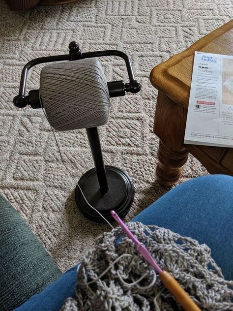 Diy Yarn Holder, Crochet Yarn Holder, Toilet Paper Stand, Yarn Holder, Paper Stand, Diy Holder, Yarn Diy, Yarn Bowl, Wool Crafts