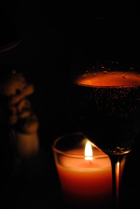 Wine by Candle Light! www.sheilapetersondesign.com Candle In The Dark, Dark Art, Red Wine, Candle Jars, The Darkest, Floating, Alcoholic Drinks, Wine, Candles