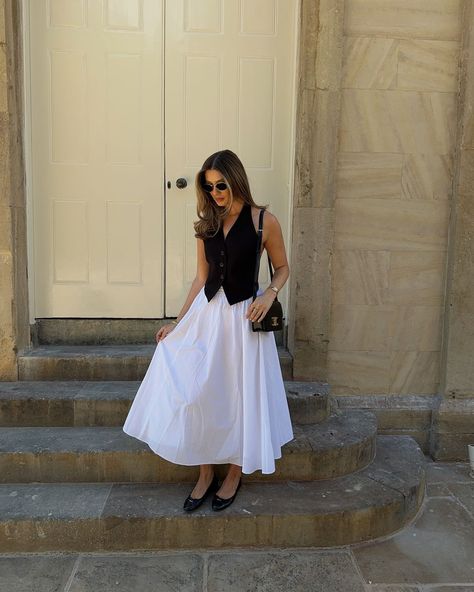 White Maxi Skirt Outfit Ideas, Black Sleeveless Top Outfit, Maxi Skirt Outfit Ideas, White Maxi Skirt Outfit, Sleeveless Top Outfit, Long White Skirt, Skirt Ootd, White Maxi Skirt, White Long Skirt