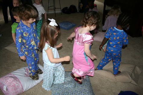 A pajama party Pijama Day Activities Preschool, Pajama Preschool Activities, Pajama Party Games For Kids, Toddler Pajama Party, Pajama Party Ideas For Kids, Pj Day Activities For Kids, Pyjama Day Activities Preschool, Pajama Day Ideas, Pajama Day Activities Preschool