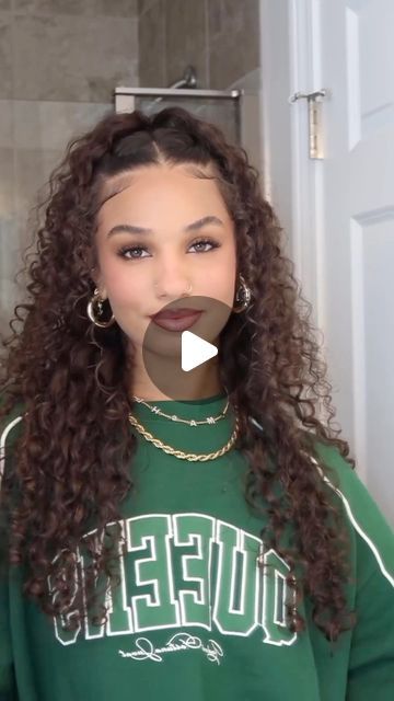 CURLS REPUBLIC on Instagram: "Easy curly hairstyle ❤️❤️❤️  #CurlsRepublic  🎥Inspo: @ashleescurls ✨  #easyhairstyles #curlyhairstyles #hairtutorial   CURLTALK: How long on average does it take you to style your hair? 🤔" Curly Hairstyles With Edges, Curly Hair Styles For School, Curly Hairstyles Long Hair, Hairstyles With Edges, Curly Hairstyles Long, Quick Curly Hairstyles, Curly Hair Styles Easy, Long Curly Hair, Curly Hairstyles