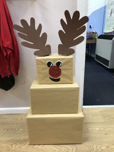 Reindeer Christmas Present Boxes, Reindeer Boxes For Christmas, Reindeer Gift Tower, Christmas Wrapping Diy, Christmas Present Boxes, Flower Crafts Kids, Christmas Presents For Kids, Christmas Ideas Gifts, Gift Towers